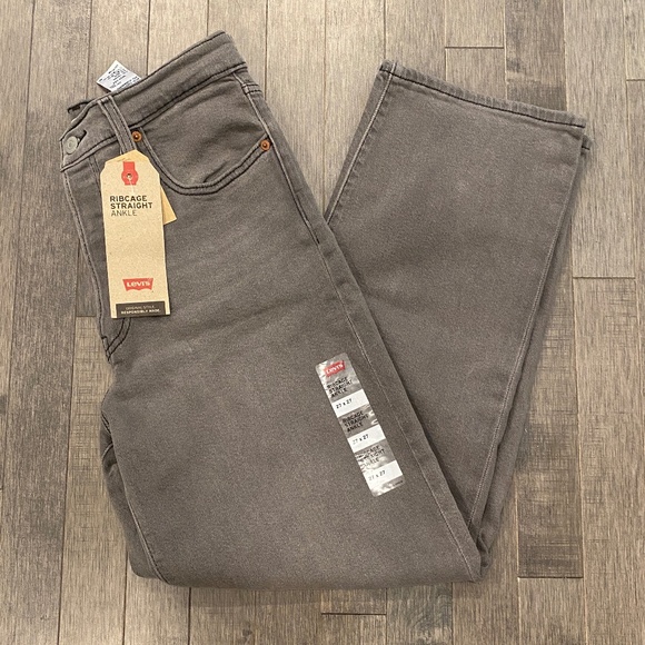 NWT Levi's Ribcage Straight Ankle Button Fly Jeans - Picture 1 of 10